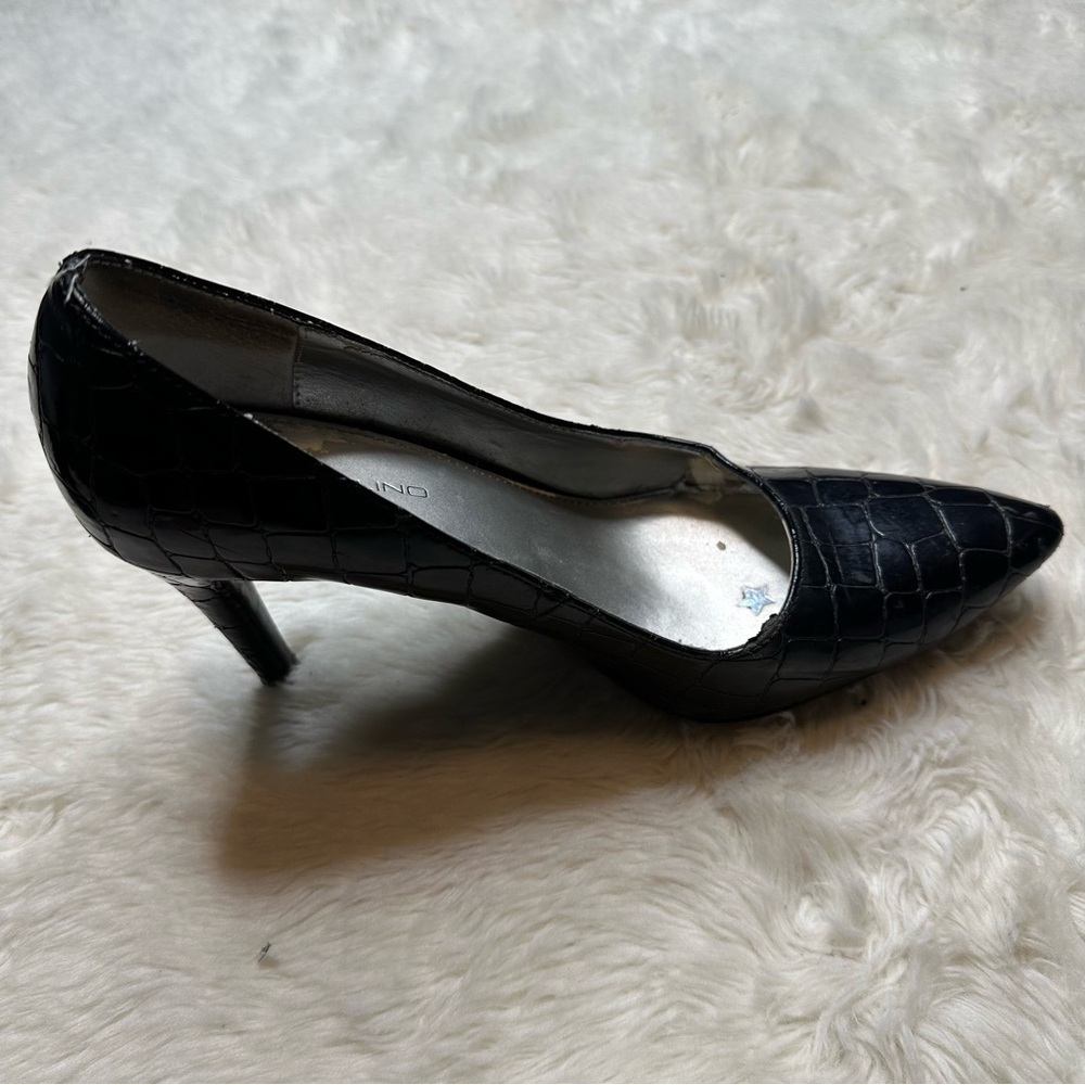 Bandolino Black Heels Pointed Toe Glossy Finish Black Size 9 - Picture 13 of 16